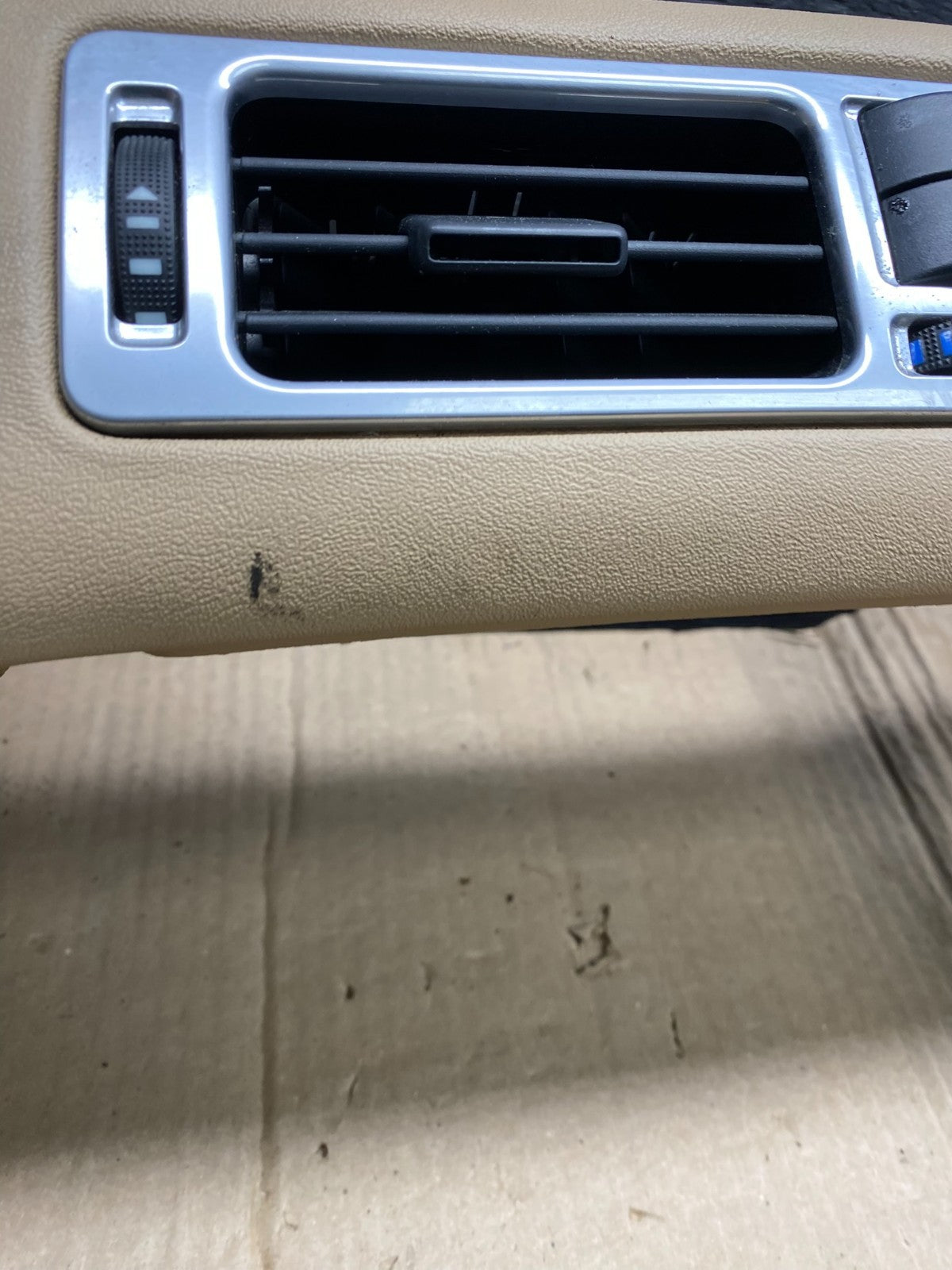 2010 2011 2012  Land Rover Range Rover Center Dash Air Vent Trim Oem X1811 DG3