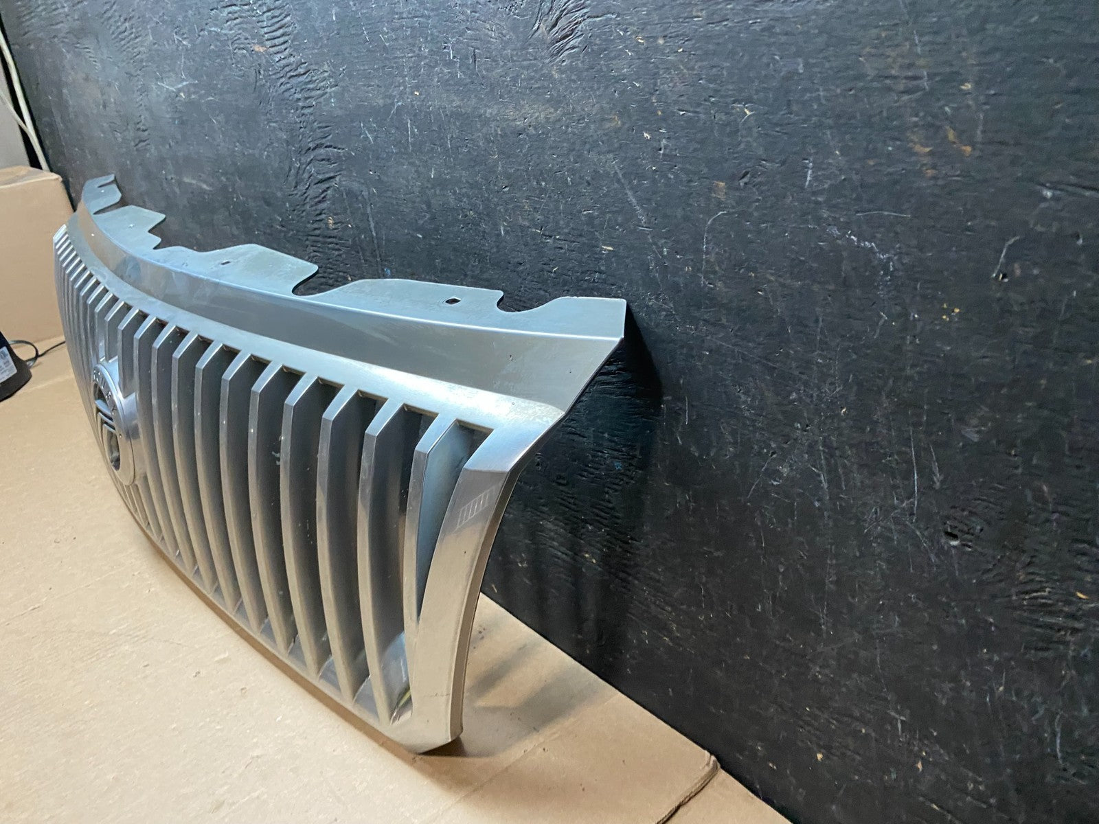 2002 to 2005 Mercury Mountaineer Front Upper Grill Grille Oem P5897 DG1