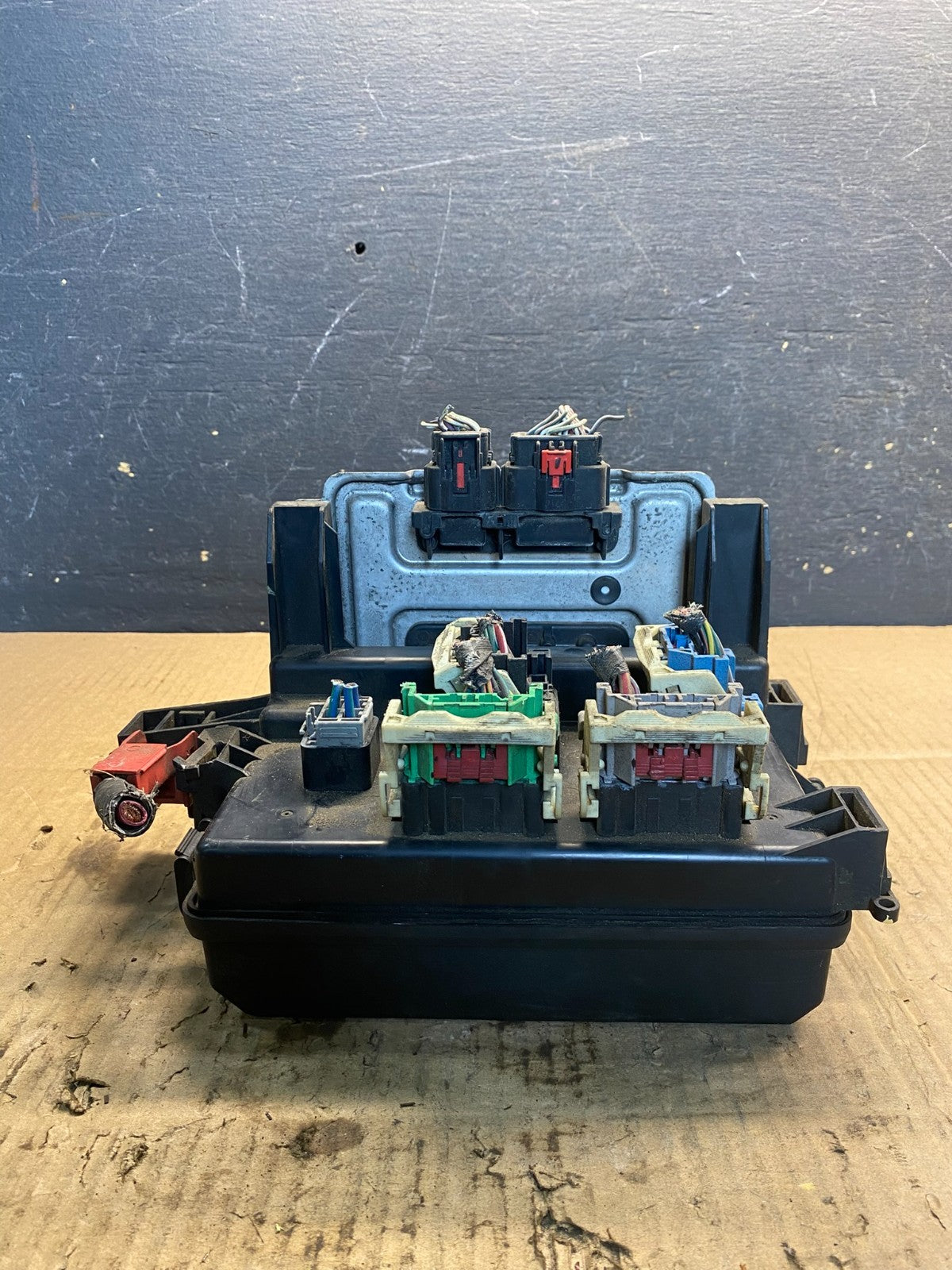 2006 2007 Dodge Charger  Fuse Box Body Control Module BCM AA7572 DG0