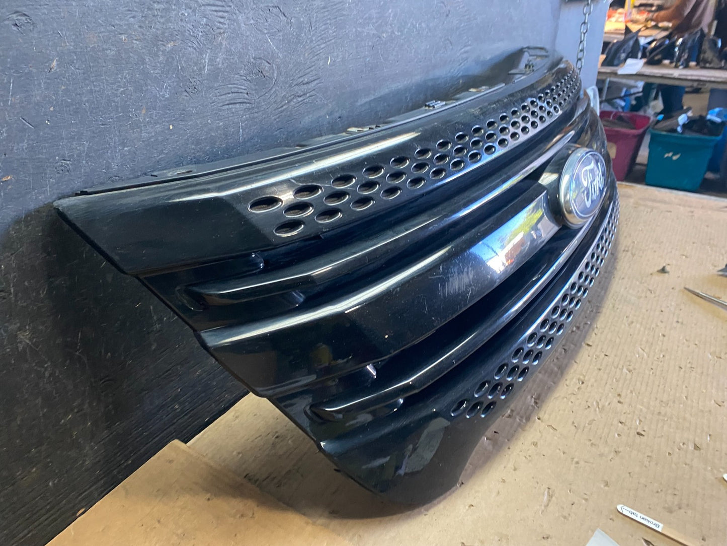 2011 to 2015 Ford Explorer Upper Front Grill Grille Oem S3363 DG2