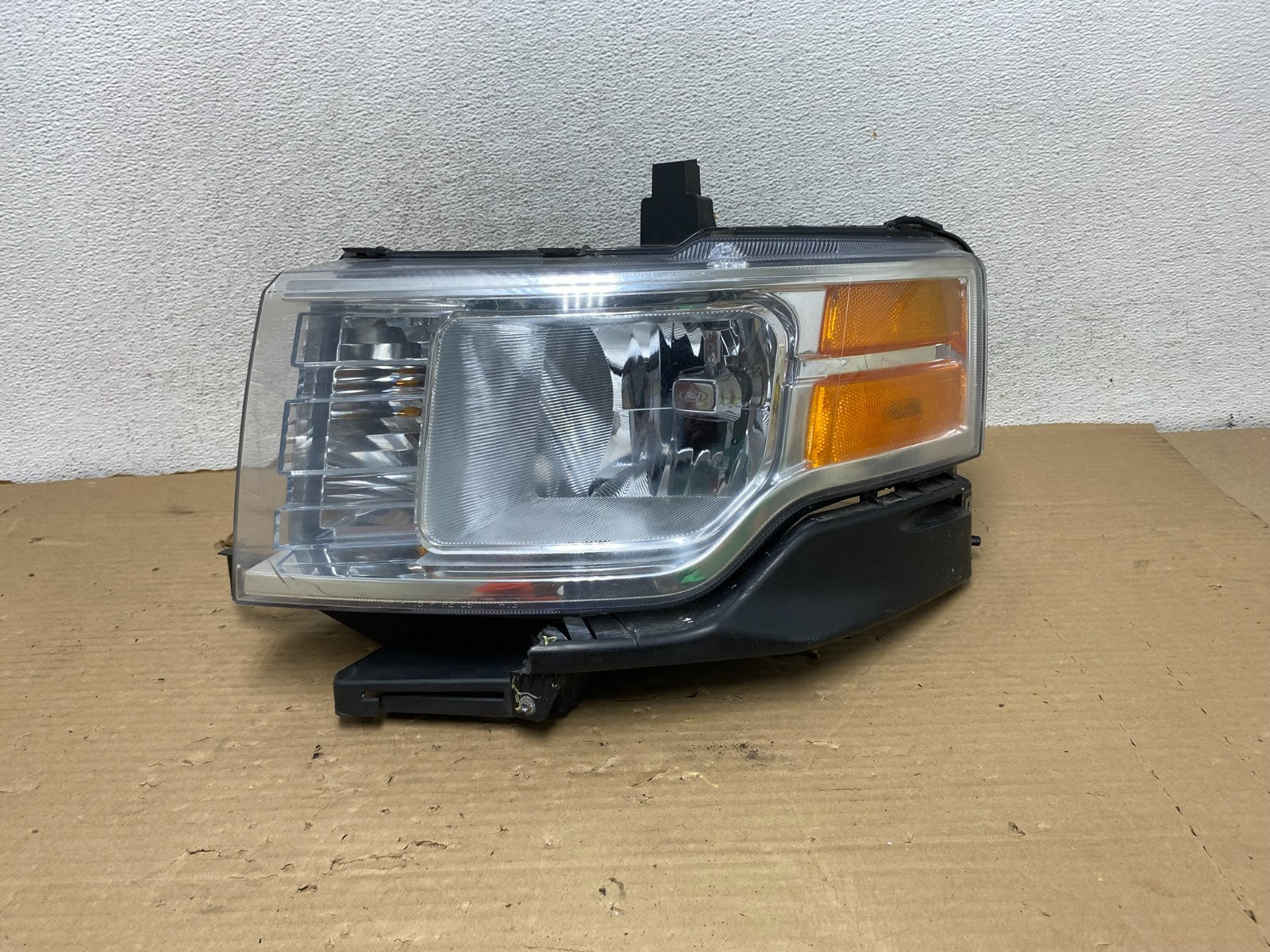 2009 to 2012 Ford Flex Left Driver LH Side Halogen Headlight AG8213 DW0