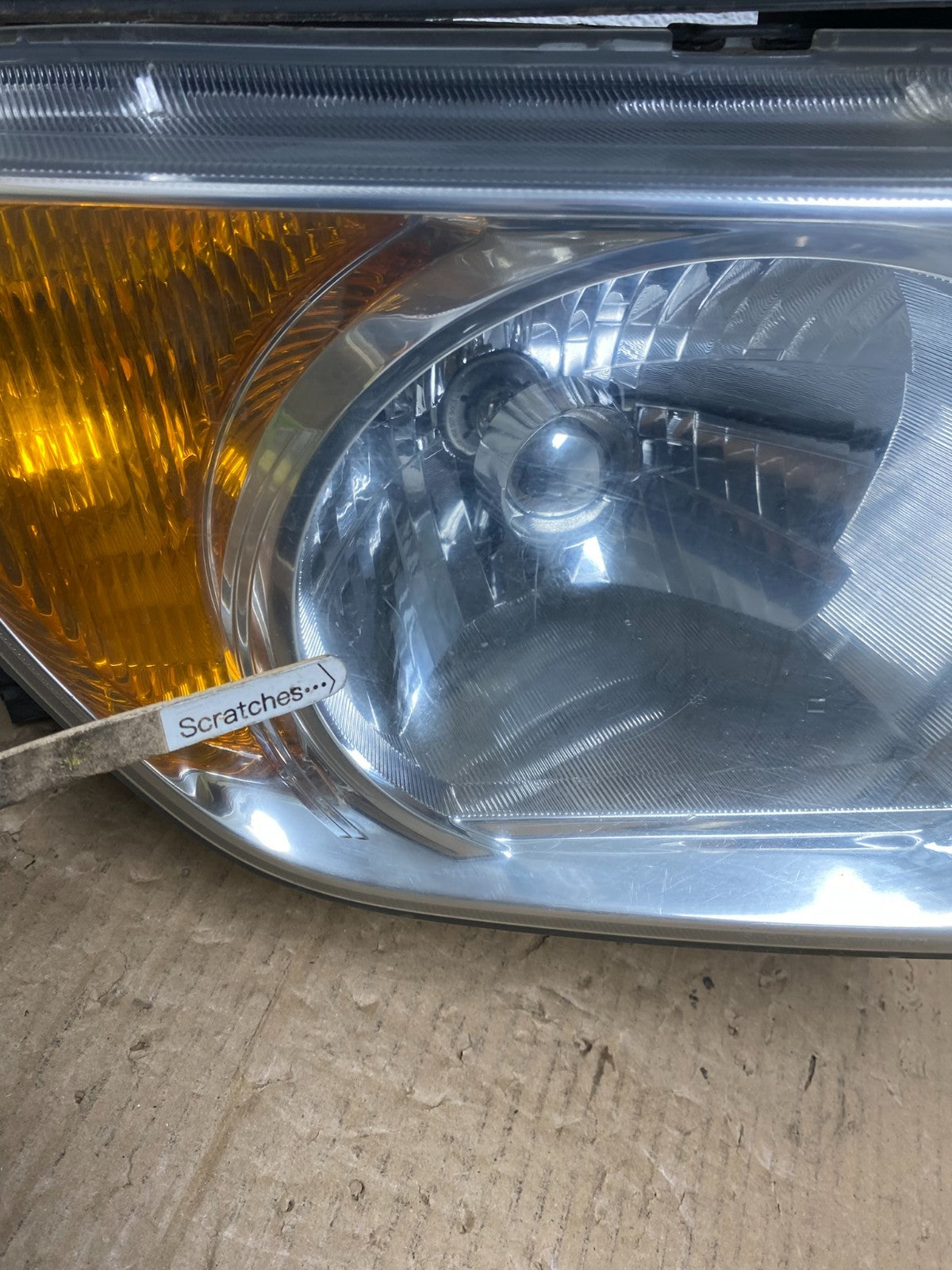 2003 to 2006 Honda Element Right Passenger Rh Side Headlight AE9038 DW3