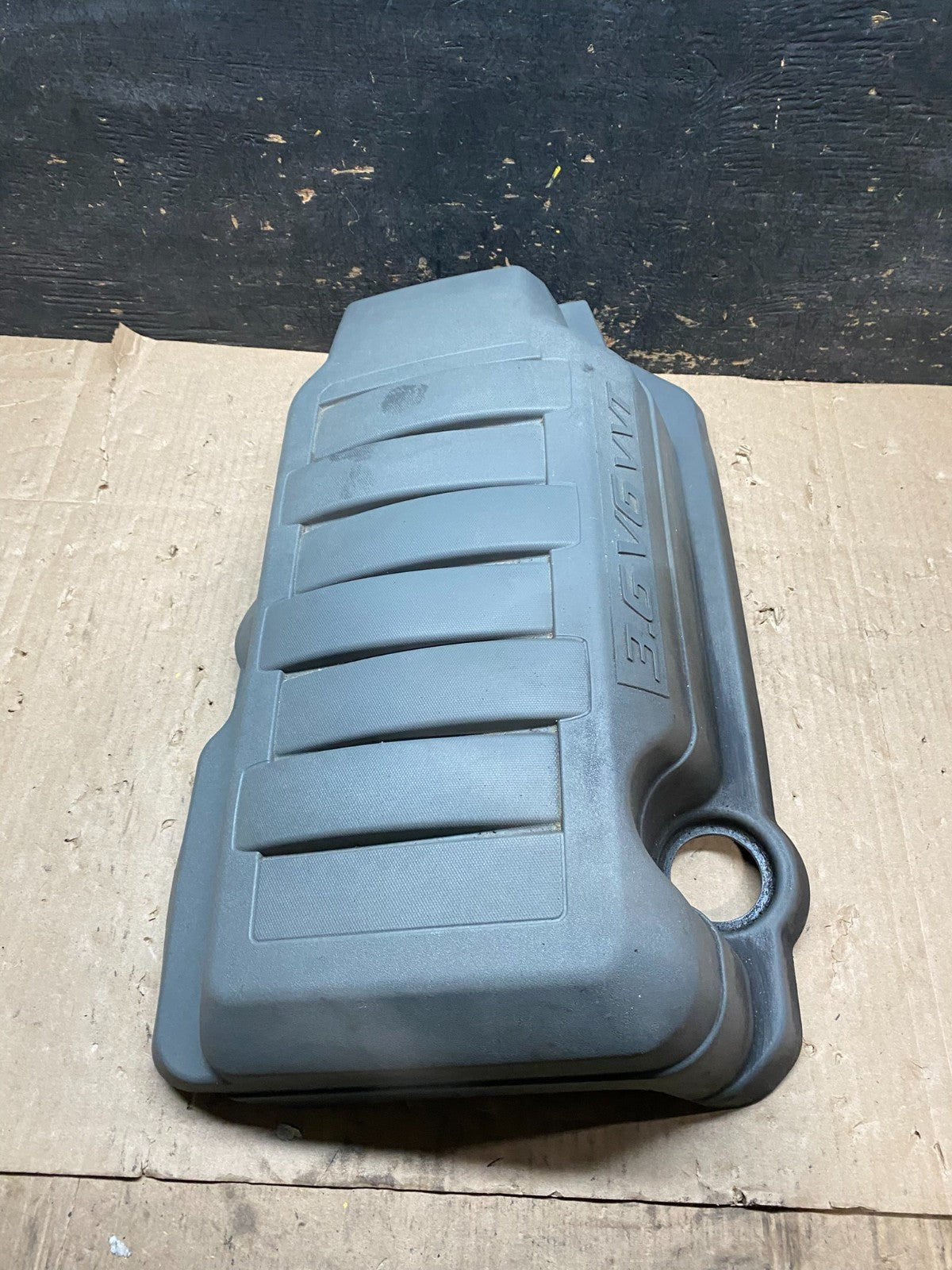 2007 to 2012 GMC Acadia 3.6L VVT Engine Cover Shield U0261 DG3
