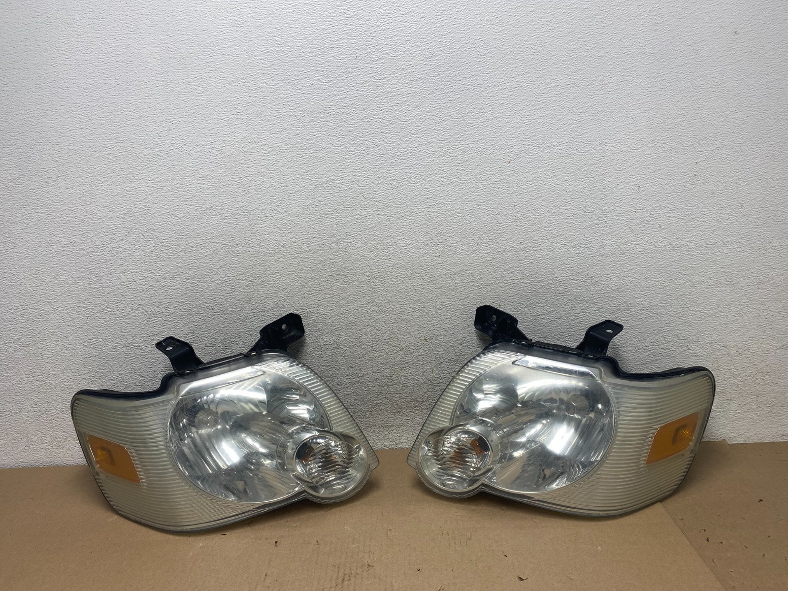 2006 2007 2008 2009 2010 Ford Explorer Left+Right Set Headlights AG5736 DW0