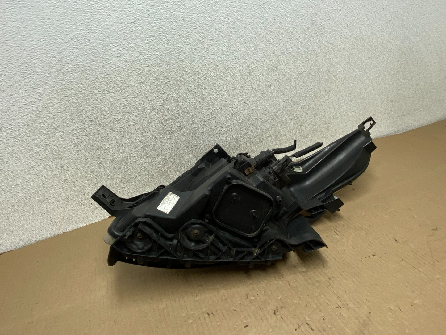 2011 to 2015 Ford Explorer Right Passenger Halogen Headlight AG7966 DW8