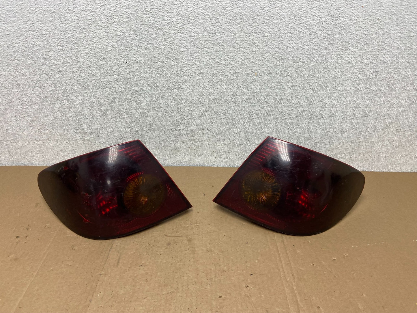 2003 to 2005 Toyota Corolla Left+Right Side Tail Lights AC5697 DW0