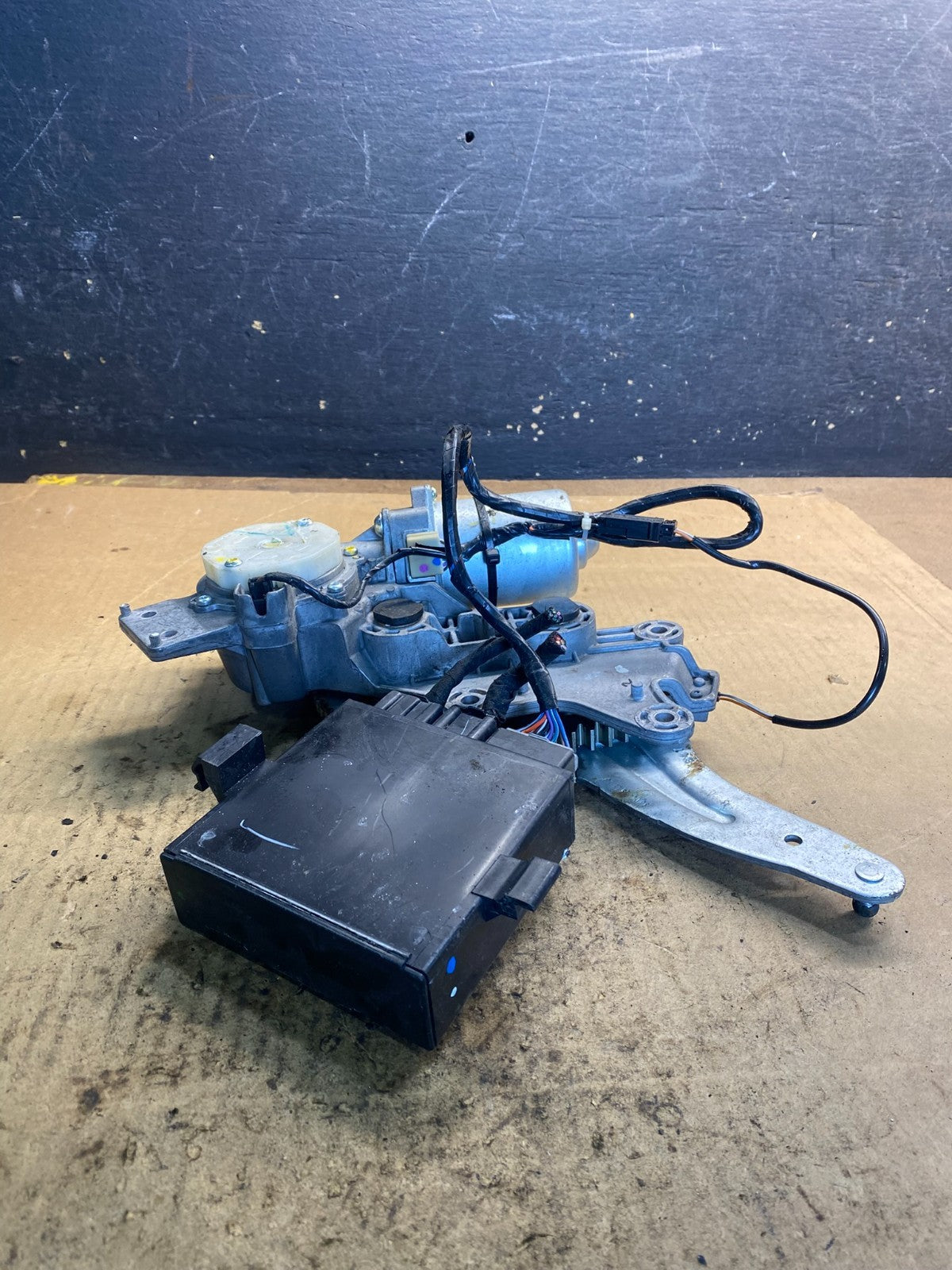 2009-2012 GMC Acadia Power Motor Liftgate Tailgate Control Module z2432 DG0