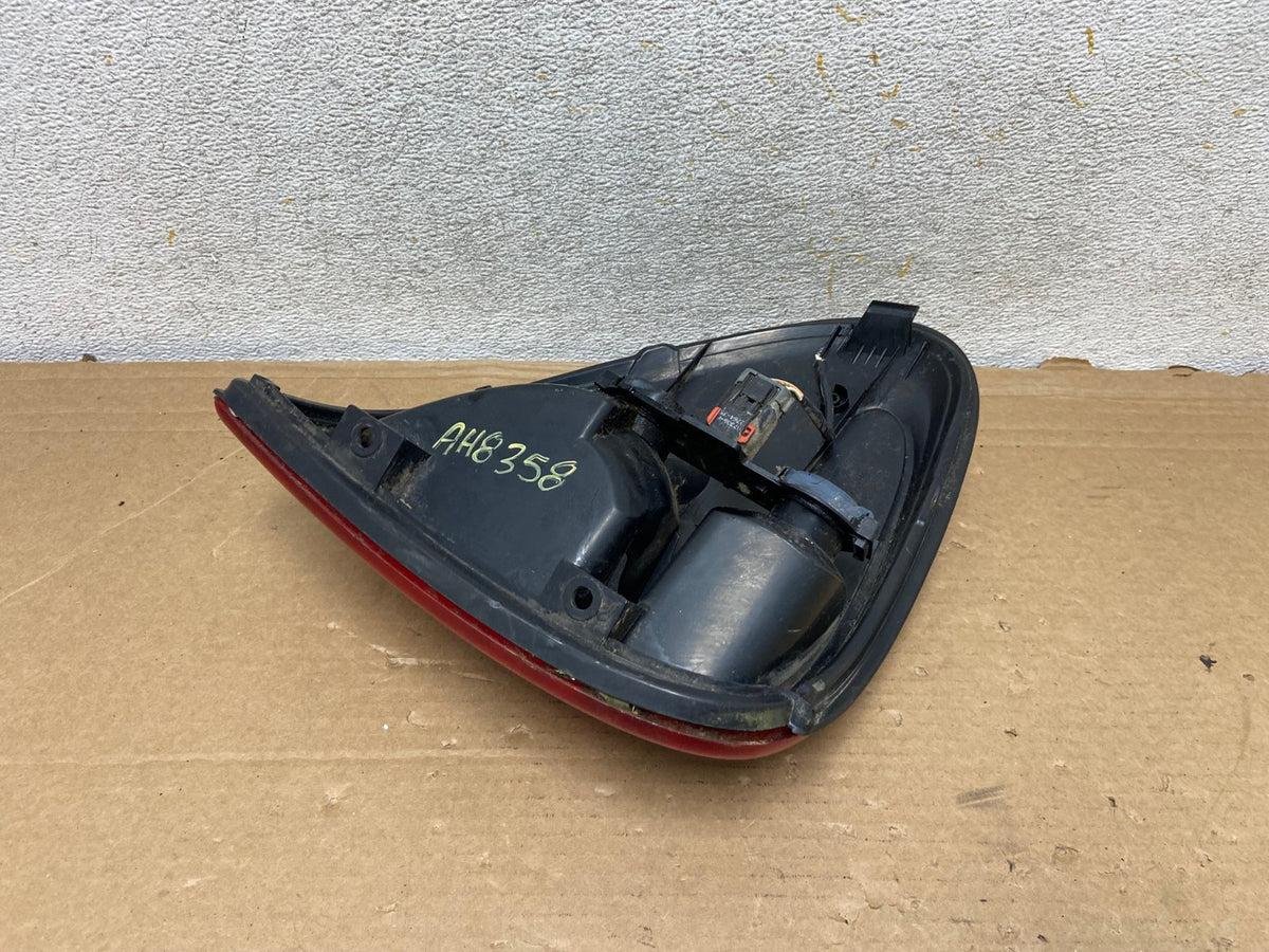 2004 - 2007 Dodge Grand Caravan Right Passenger Side Tail Light AH8358 LK4