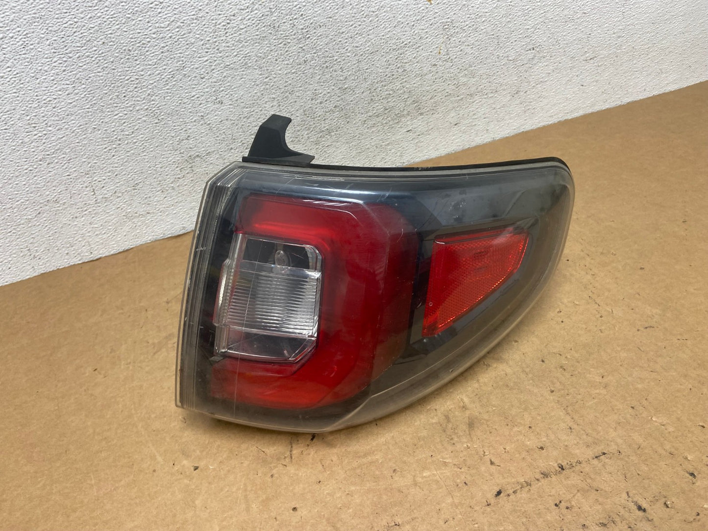 2013 to 2016 GMC Acadia Right Passenger RH Side Tail Light AD5156 LK0