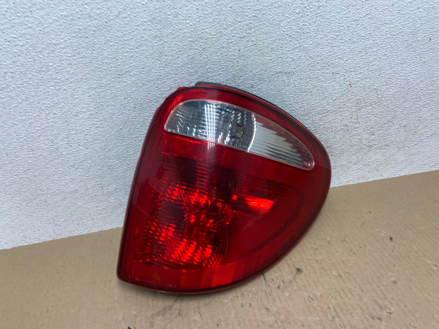 2001-2003 Dodge Grand Caravan Right Passenger RH Side Tail Light AE7107 LK0