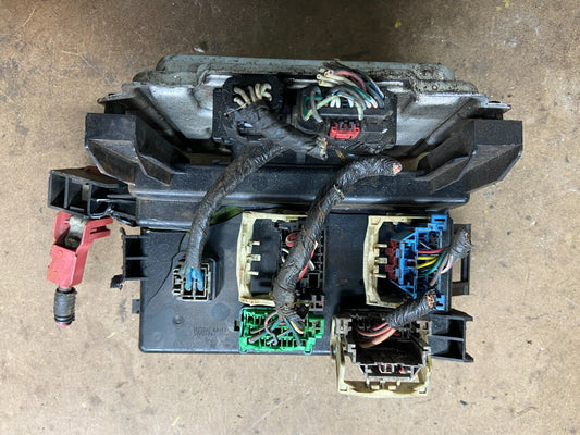 2005 Dodge Charger  Fuse Box Body Control Module BCM M7335 DG0