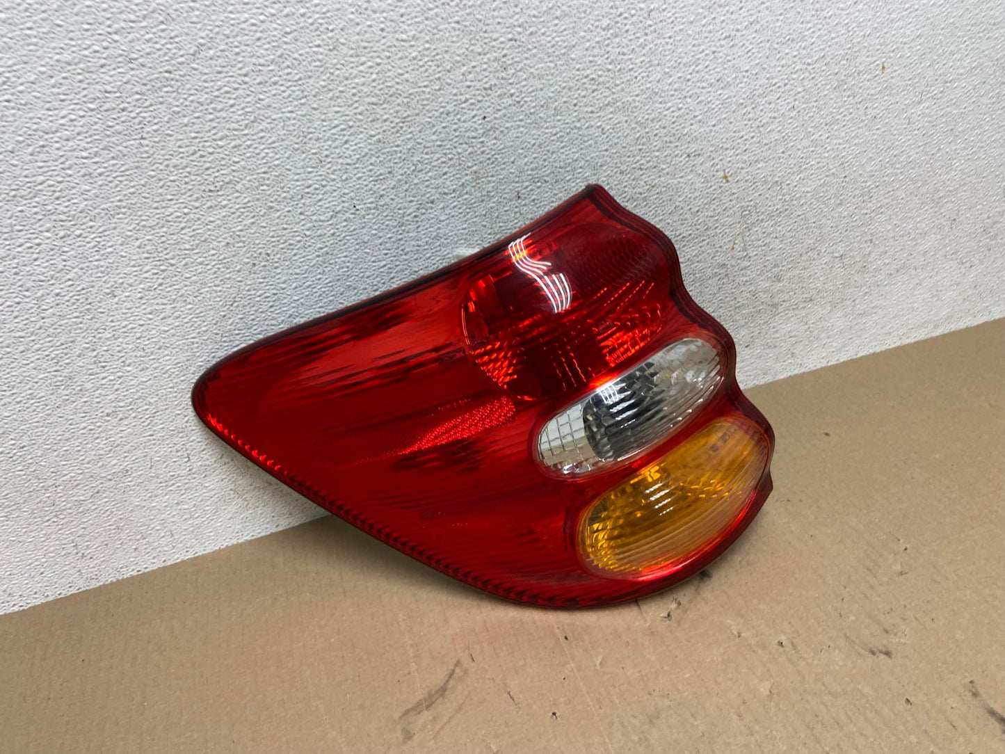 2001 to 2004 Toyota Sequoia Left Driver Lh Side Tail Light AE6992 LK2