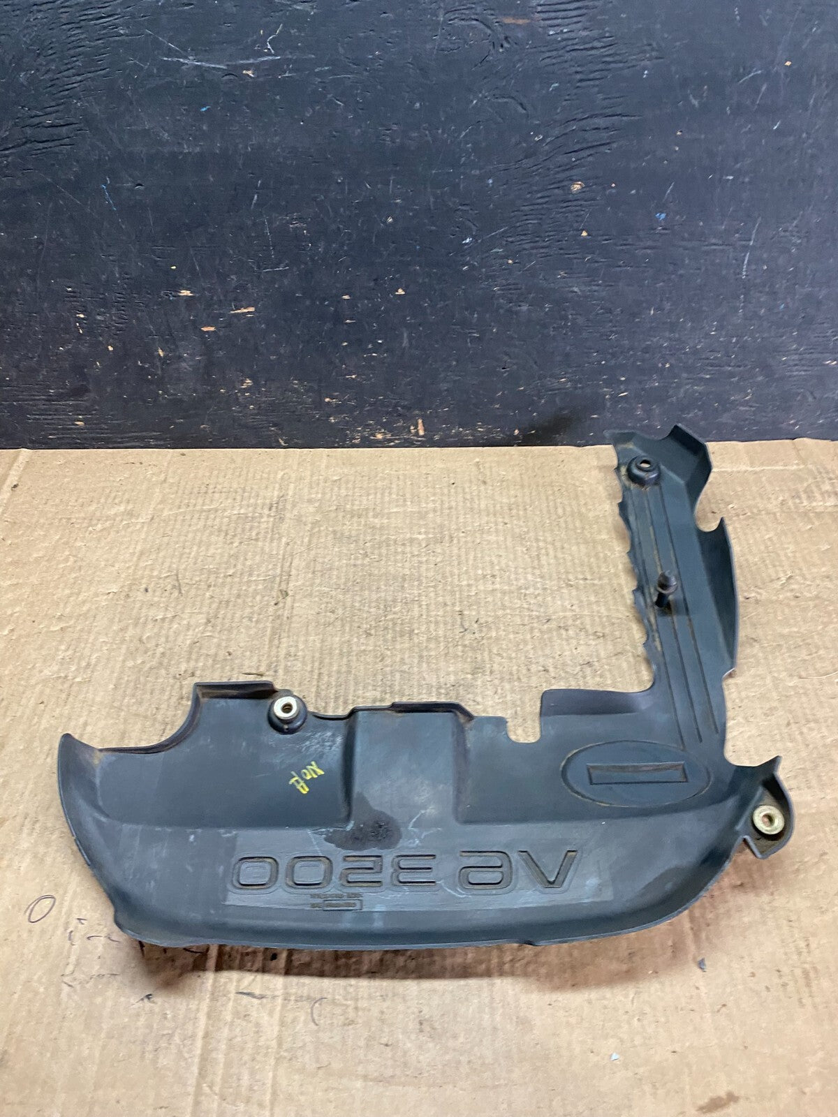 2001 to 2004 Nissan Pathfinder Engine Cover Ornament O3240 DG5