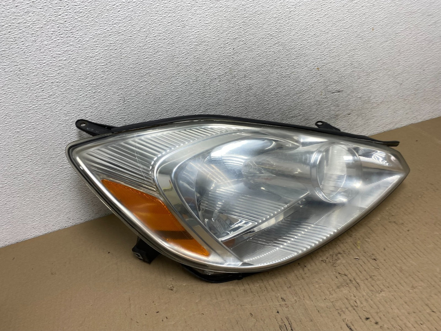 2004-2005 Toyota Sienna Right Passenger Halogen Headlight AF5874 DW2