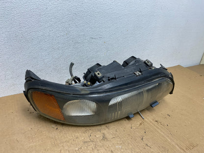 2001 2002 2003 2004 Volvo V70 XC70 Right Passenger Rh Headlight AD3755 DW2