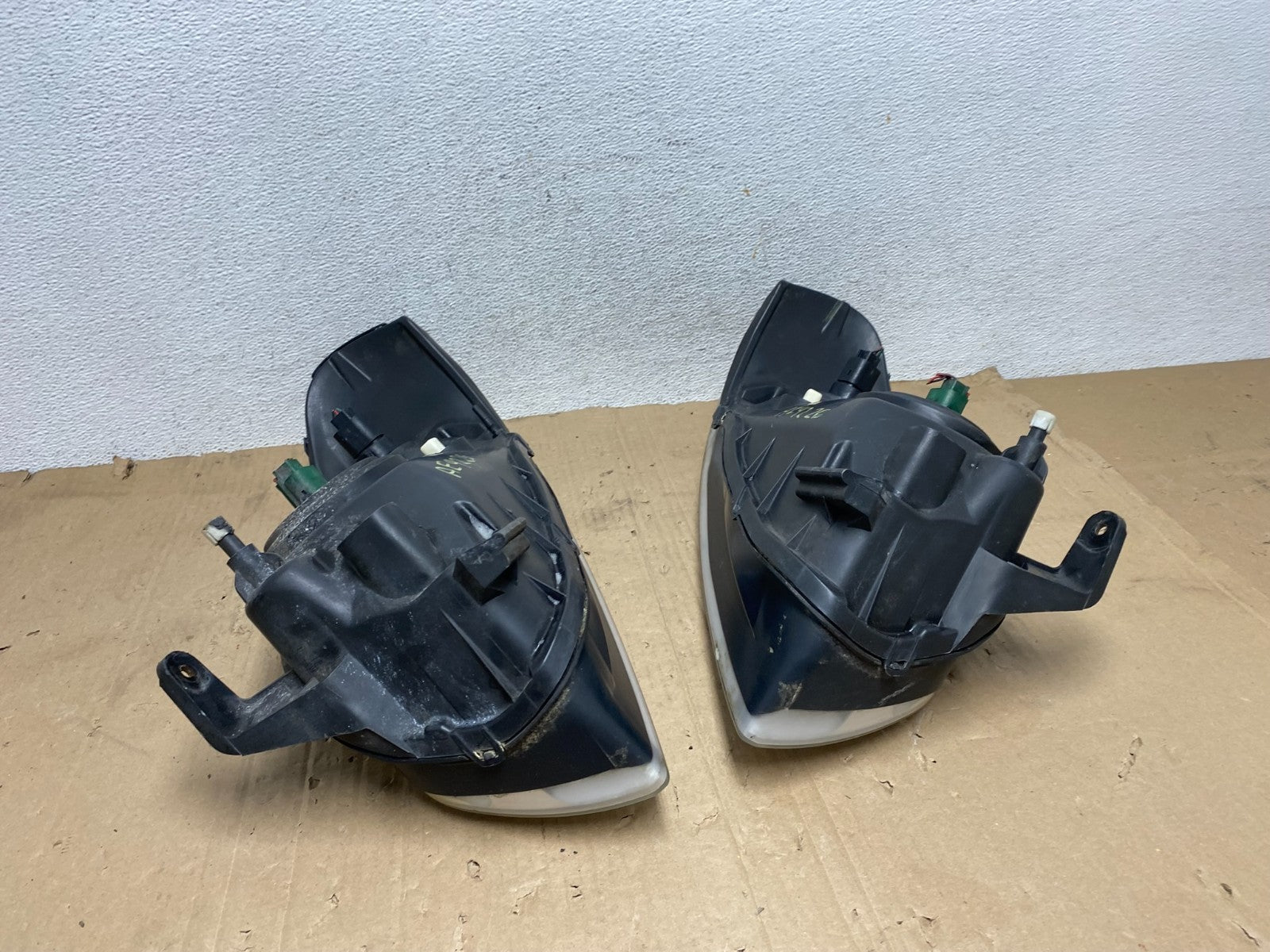 2004 - 2006 Nissan Sentra Halogen Left+Right Headlights AE9226 DW7