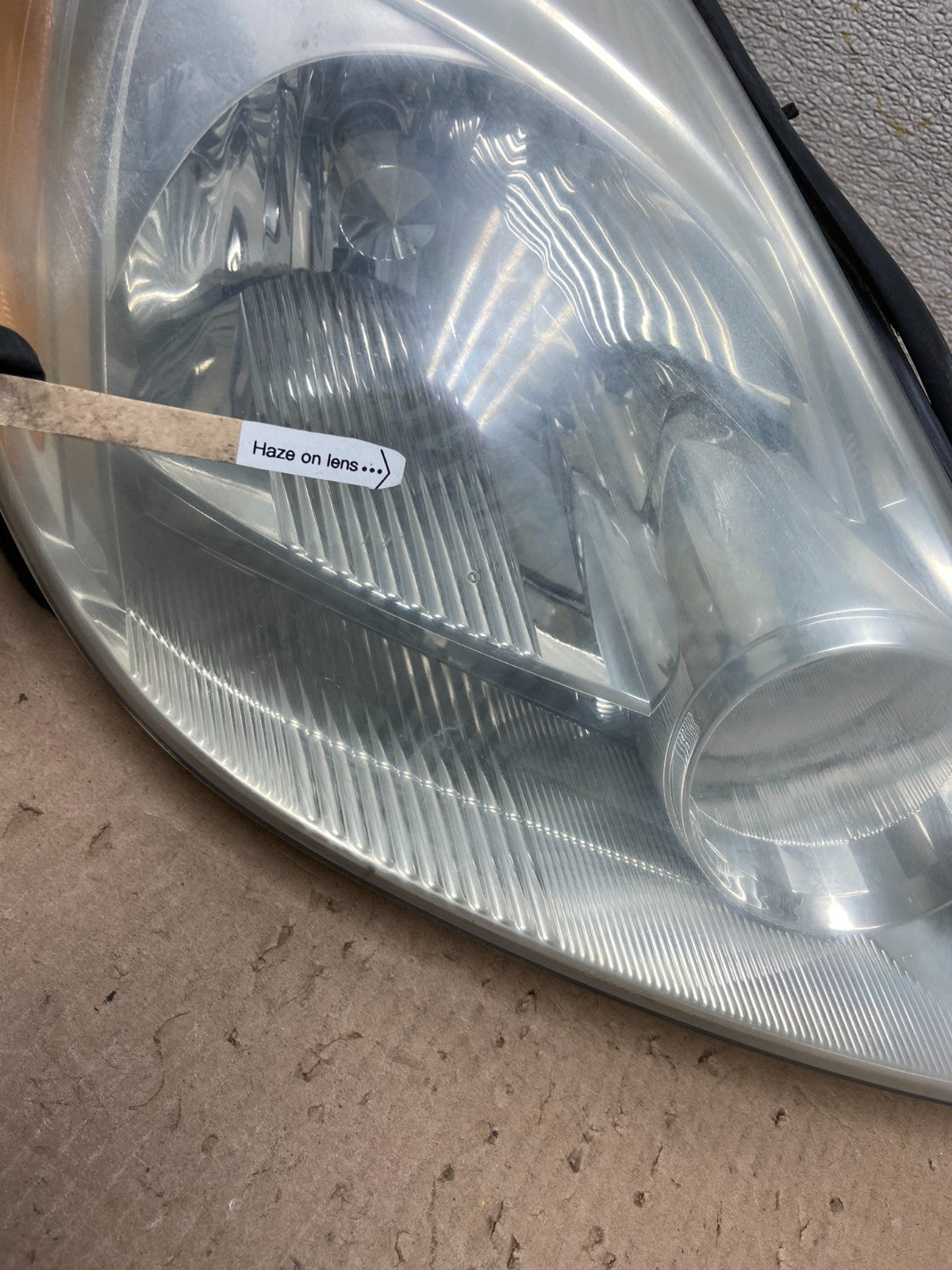 2004-2005 Toyota Sienna Right Passenger Halogen Headlight OEM Z6181 DW5