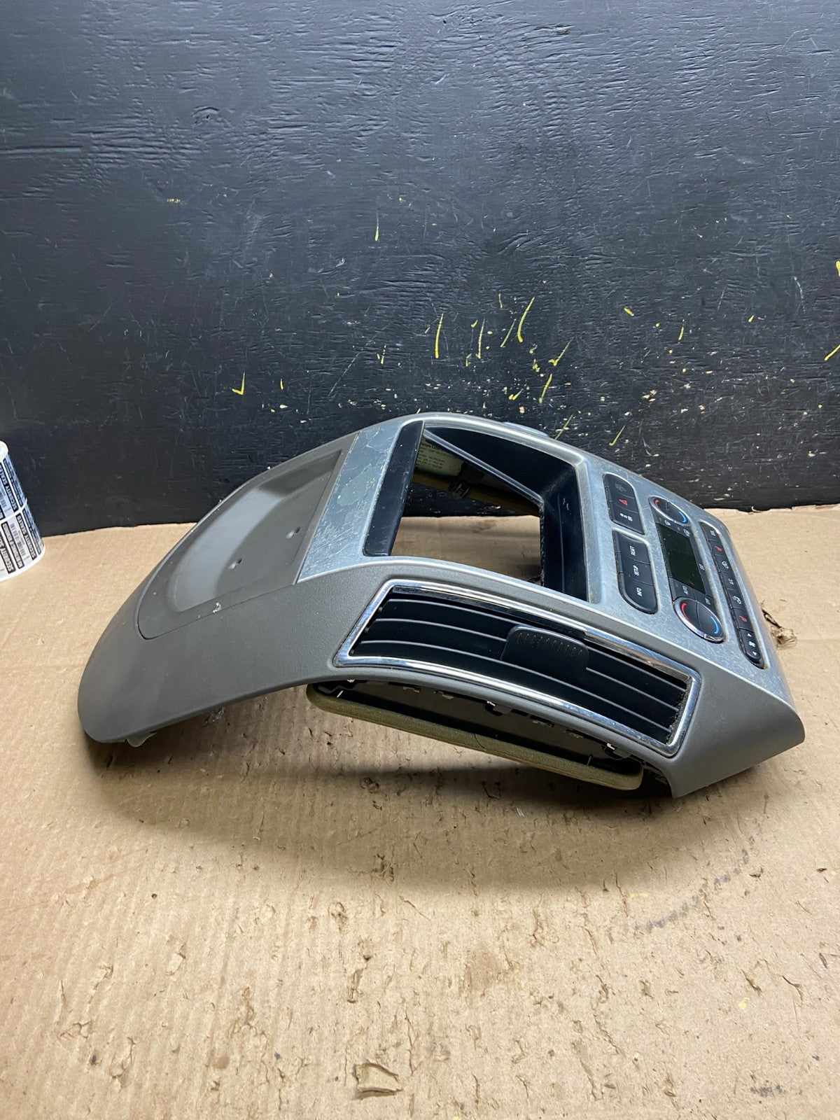 2007 - 2010 Ford Edge Heater Climate Control Radio Control Dash Bezel Y7810 DG1