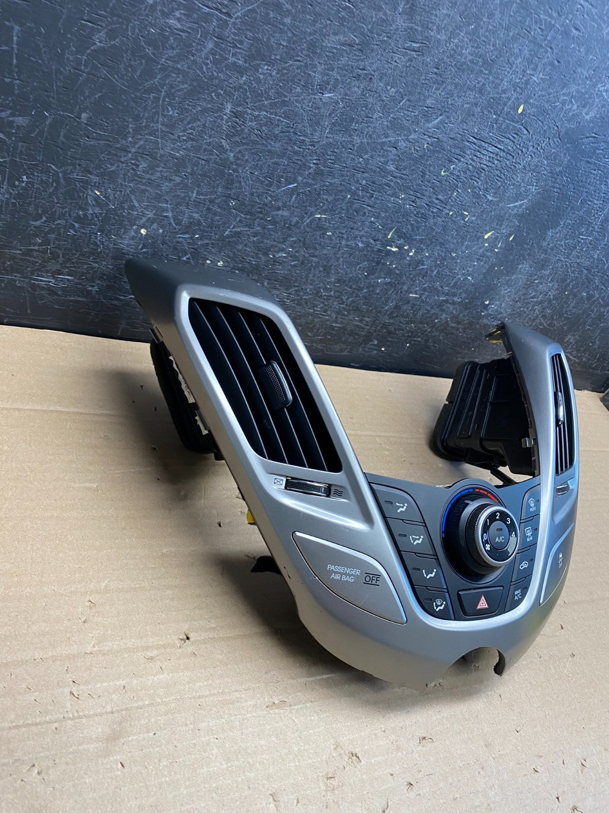 2012 - 2015 Kia Rio Veloster Climate Control Panel Trim Air Vents AG5239 DG3