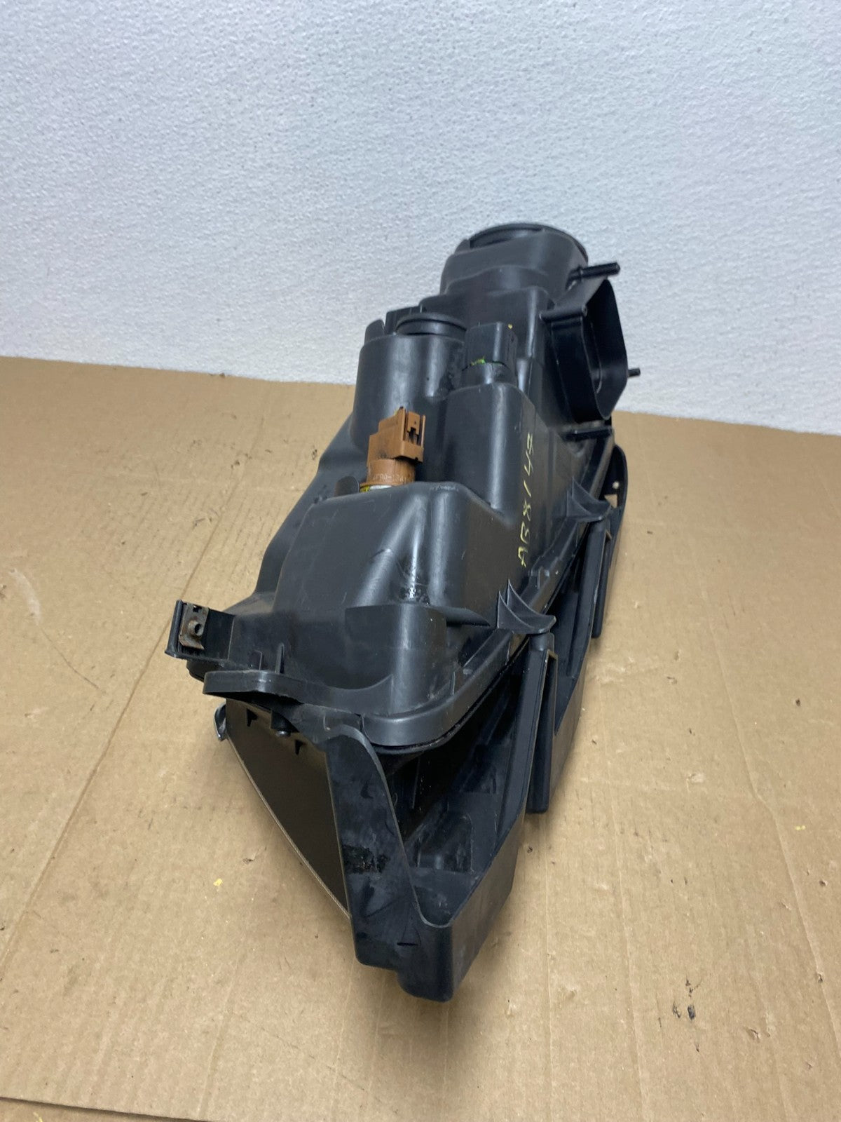 2010 to 2012 Lincoln MKZ HALOGEN Right Passenger Side Headlight AB8147 DW7