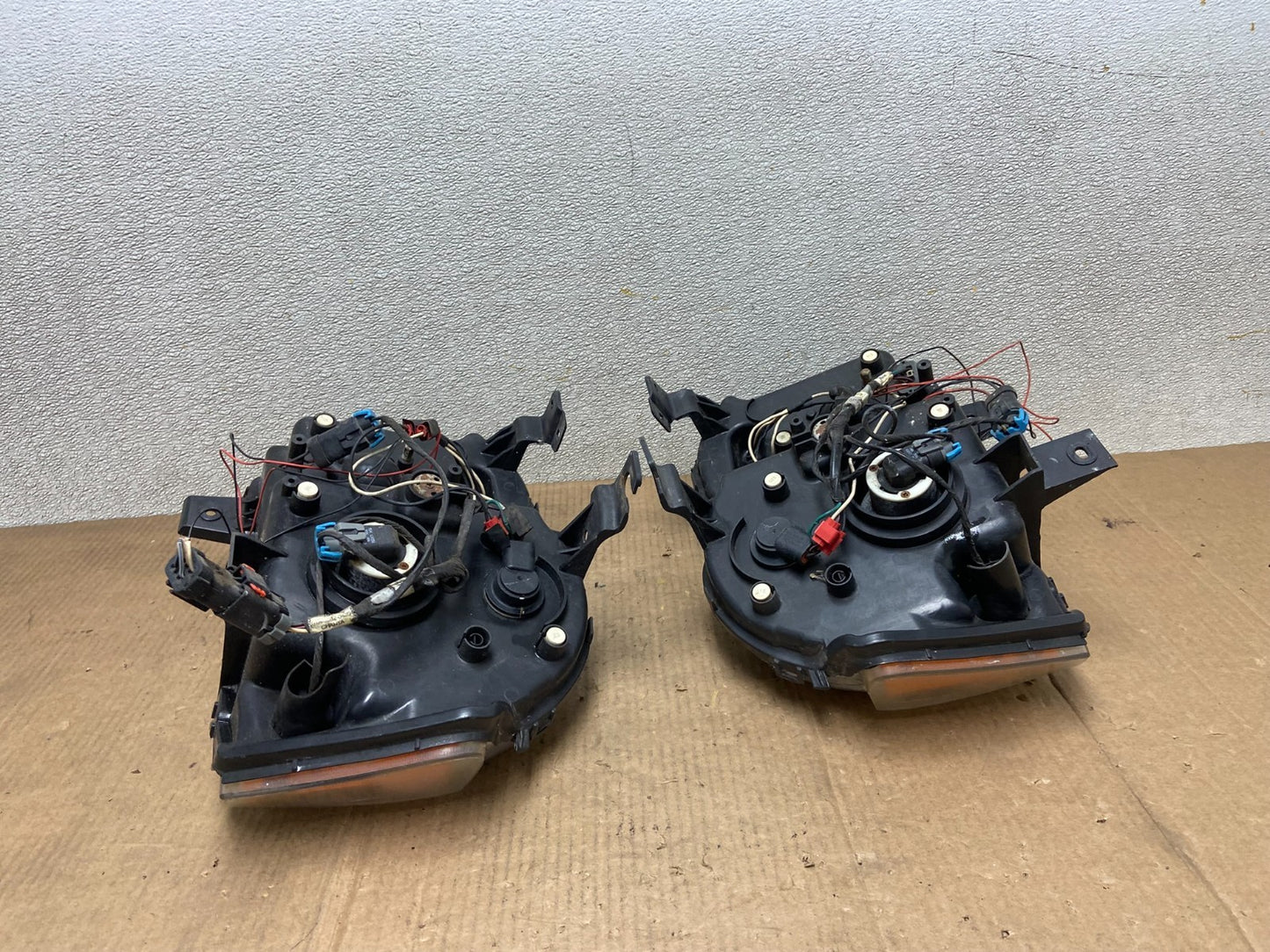 2005 to 2007 Jeep Grand Cherokee Left+Right Set Headlights AA64139