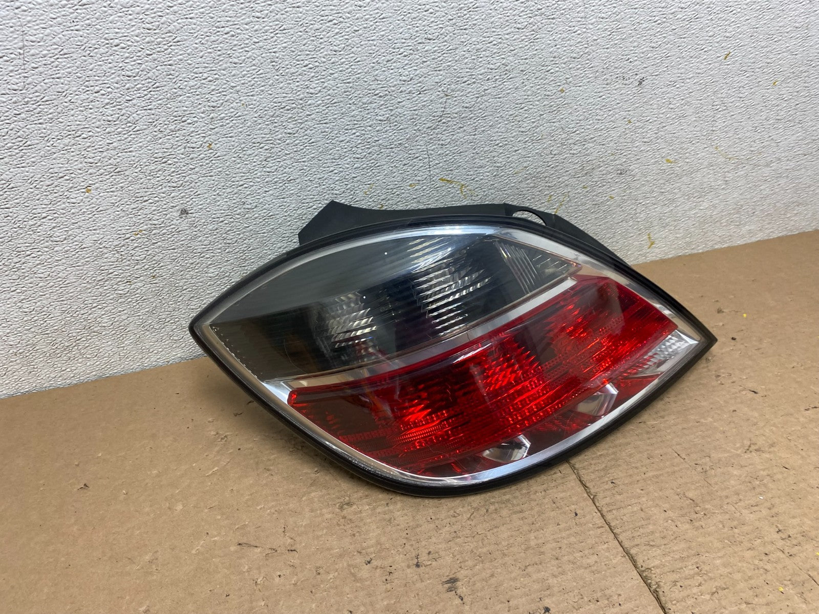 2008 2009 Saturn Astra Left Driver LH Side Tail Light p4386 DG2