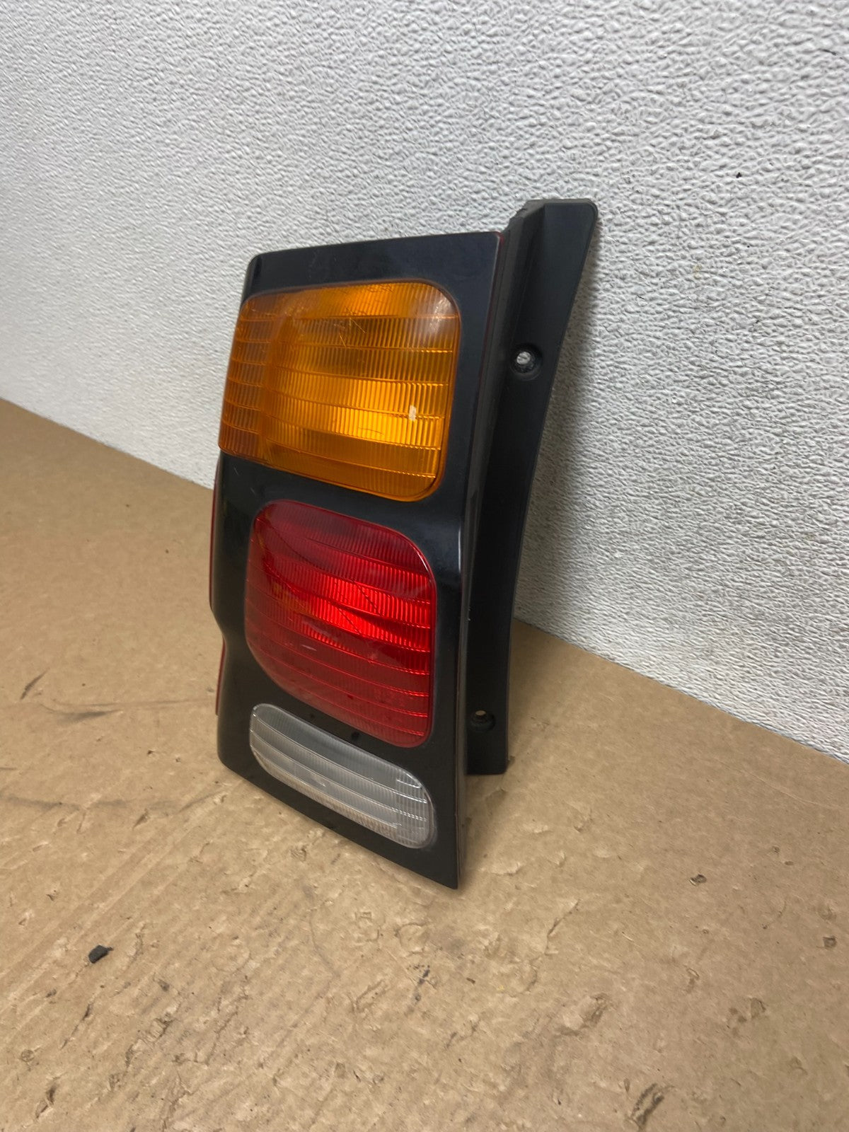 2000-2004 Mitsubishi Montero Sport Left Driver Lh Tail Light ag1240 DG1