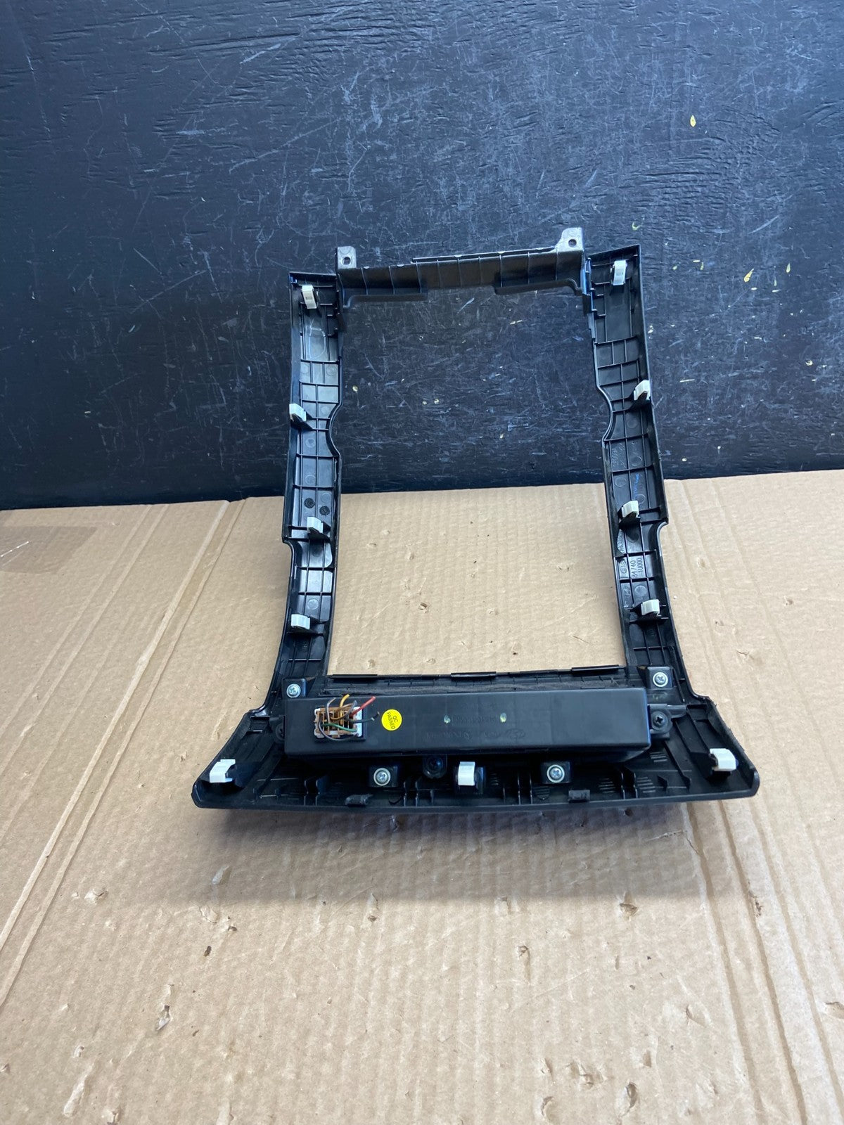 2011 to 2013 Kia Sorento Center Radio Climate Control Clock Trim AF6166 DG4