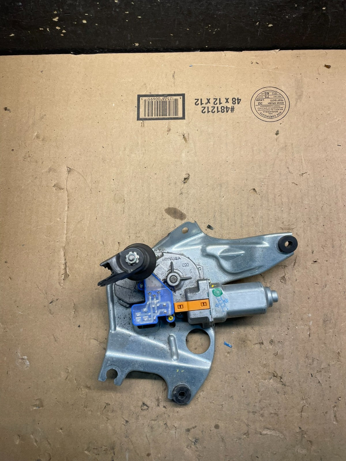 2010 to 2014 Subaru Legacy Outback Rear Windshield Wiper Motor w4211 DG0