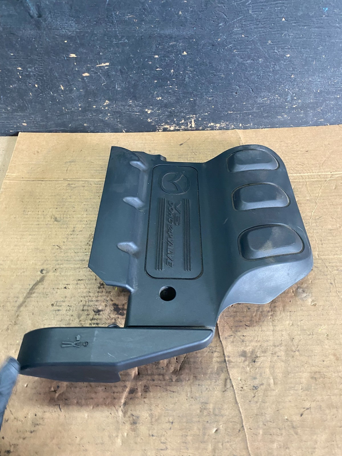 2000 to 2003 Mazda Tribute  DOHC 24 VALVE Engine Shield Top Cover Oem q8485 DG2