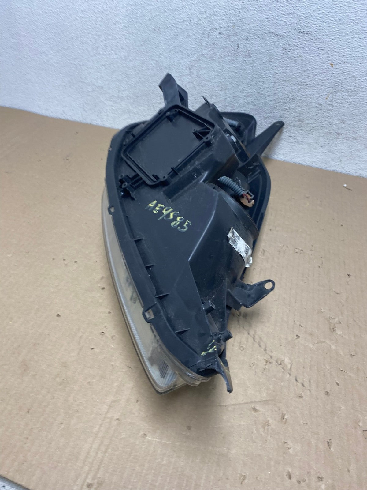 2004-2005 Toyota Sienna Left Driver LH Side Halogen Headlight AE9585 LK7