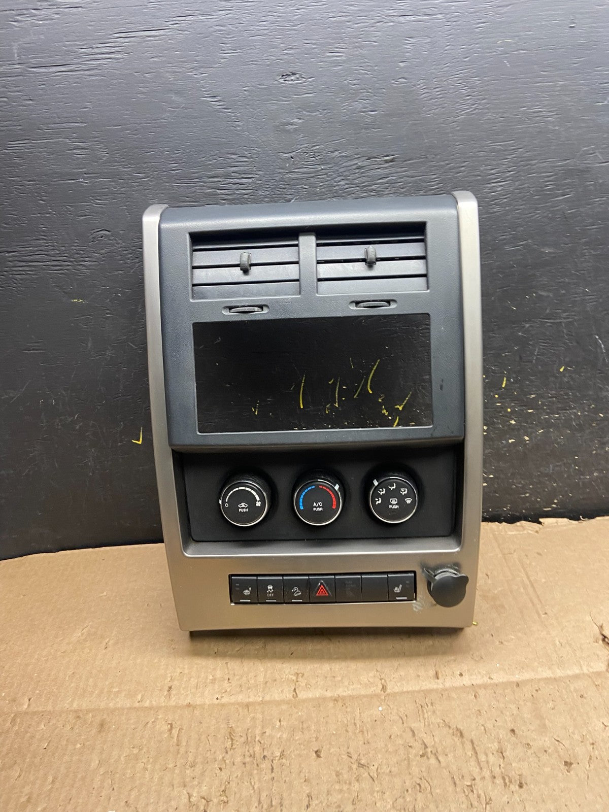 2008 to 2012 Jeep Liberty Dash Climate Temperature Control Radio Bezel Y7793 DG0