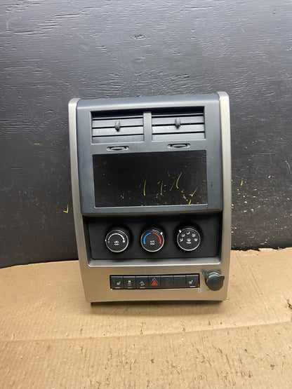 2008 to 2012 Jeep Liberty Dash Climate Temperature Control Radio Bezel Y7793 DG0