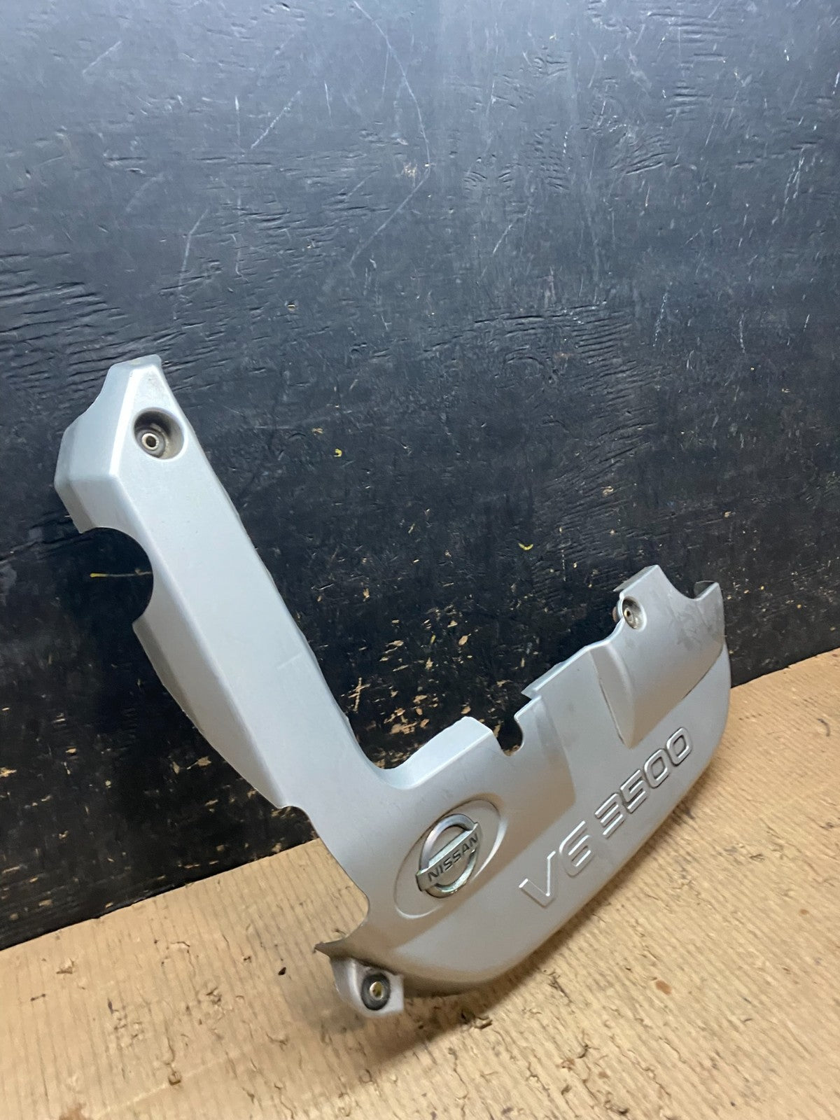 2001 to 2004 Nissan Pathfinder Engine Cover Ornament Y6352 DG1