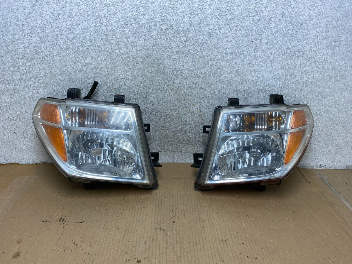 2005 2006 2007 Nissan Pathfinder Halogen Headlights Left+Right AH3068 DW0