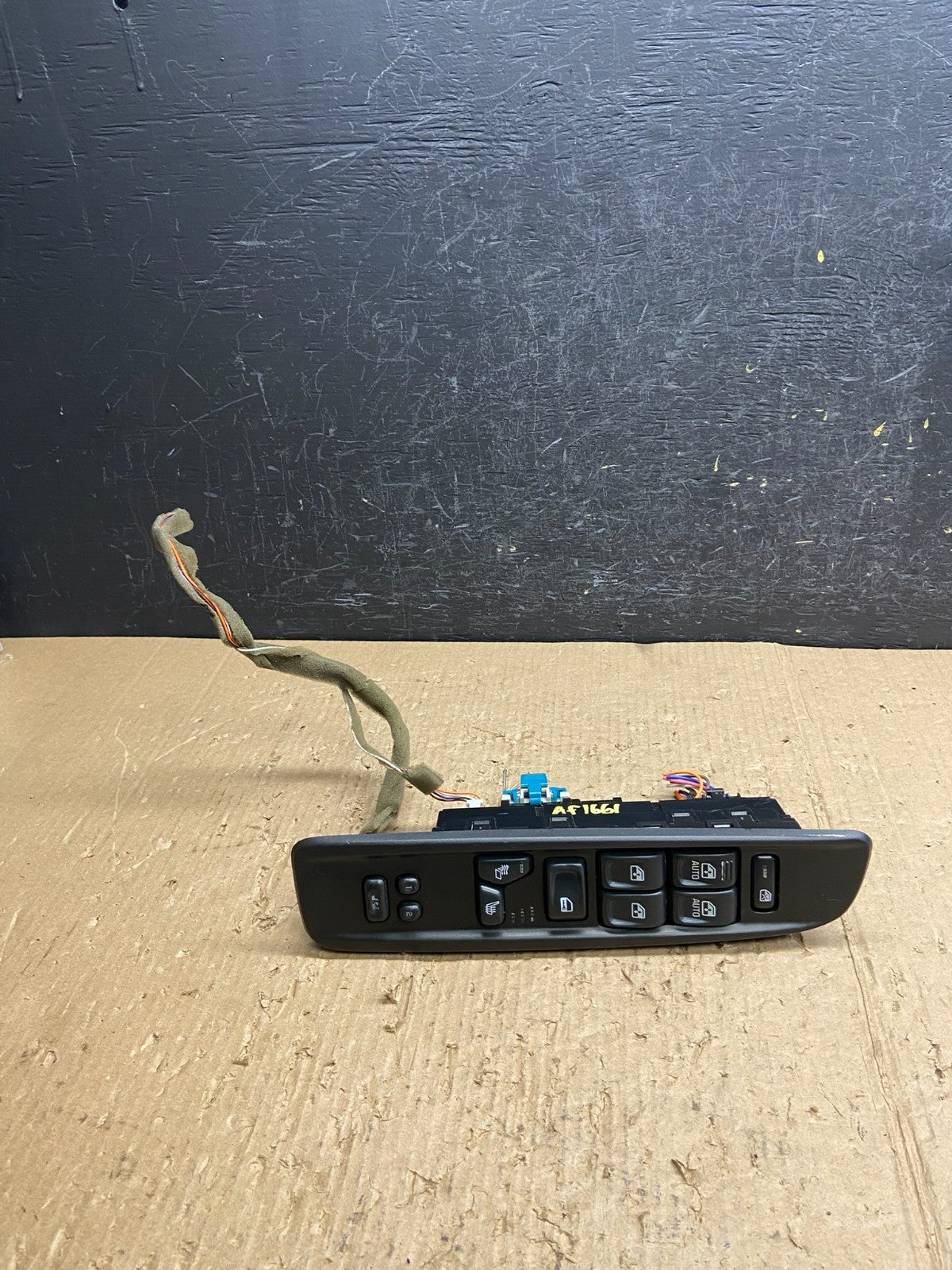 2002 - 2005 GMC Envoy Master Power Door Lock Window Switch Heat Seat AF1661 DG0