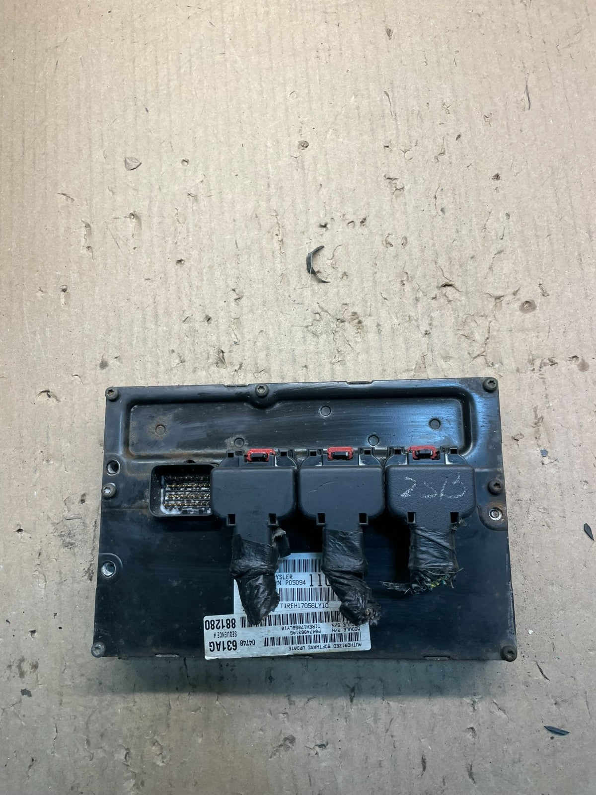 2005 Chrysler  Caravan  3.3L Engine Control Unit ECU Module x0596 DG0