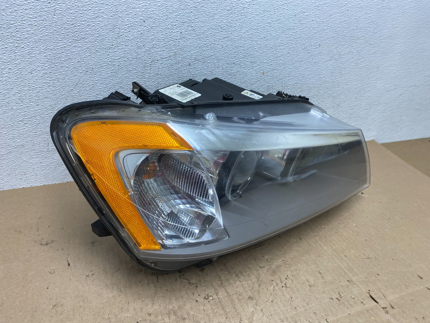 2011 to 2014 BMW X3 Right Passenger RH Side Xenon Headlight AE6463 DW2