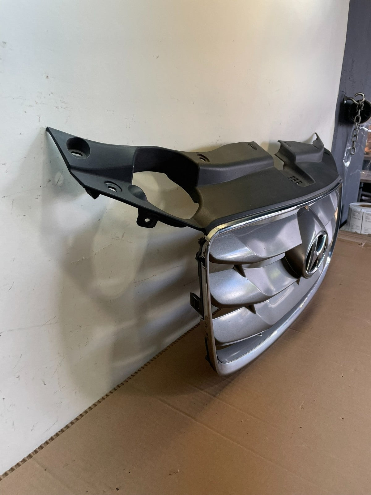 2010 to 2012 Hyundai Santa Fe Front Upper Grill Grille ah8567 DG2