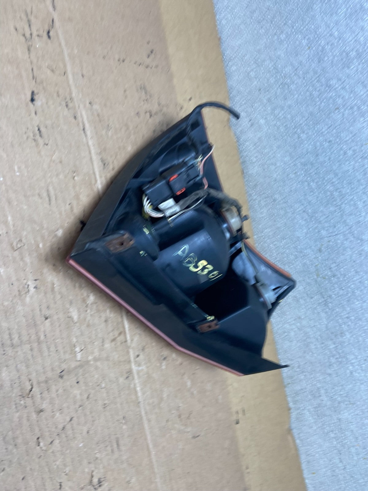 2004 to 2006 Chrysler Pacifica Right Passenger Rh Side Tail Light  AB5301 LK4