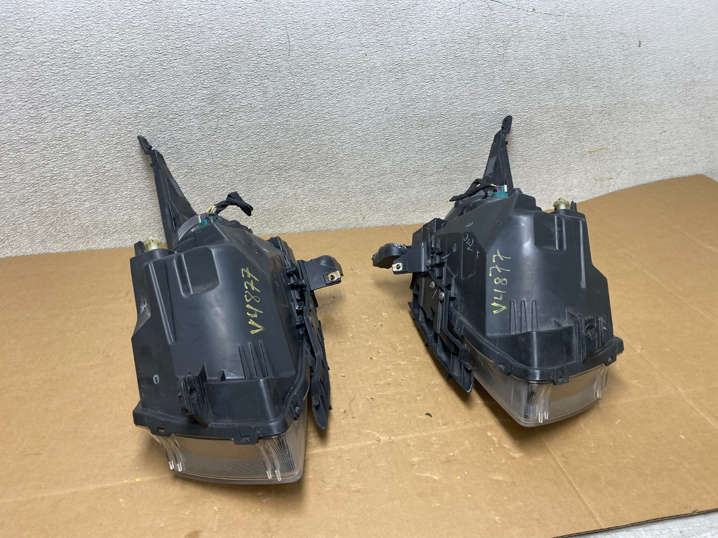 2011 to 2015 Chevrolet Cruze Halogen Left+Right Set Headlights V4877 DW14
