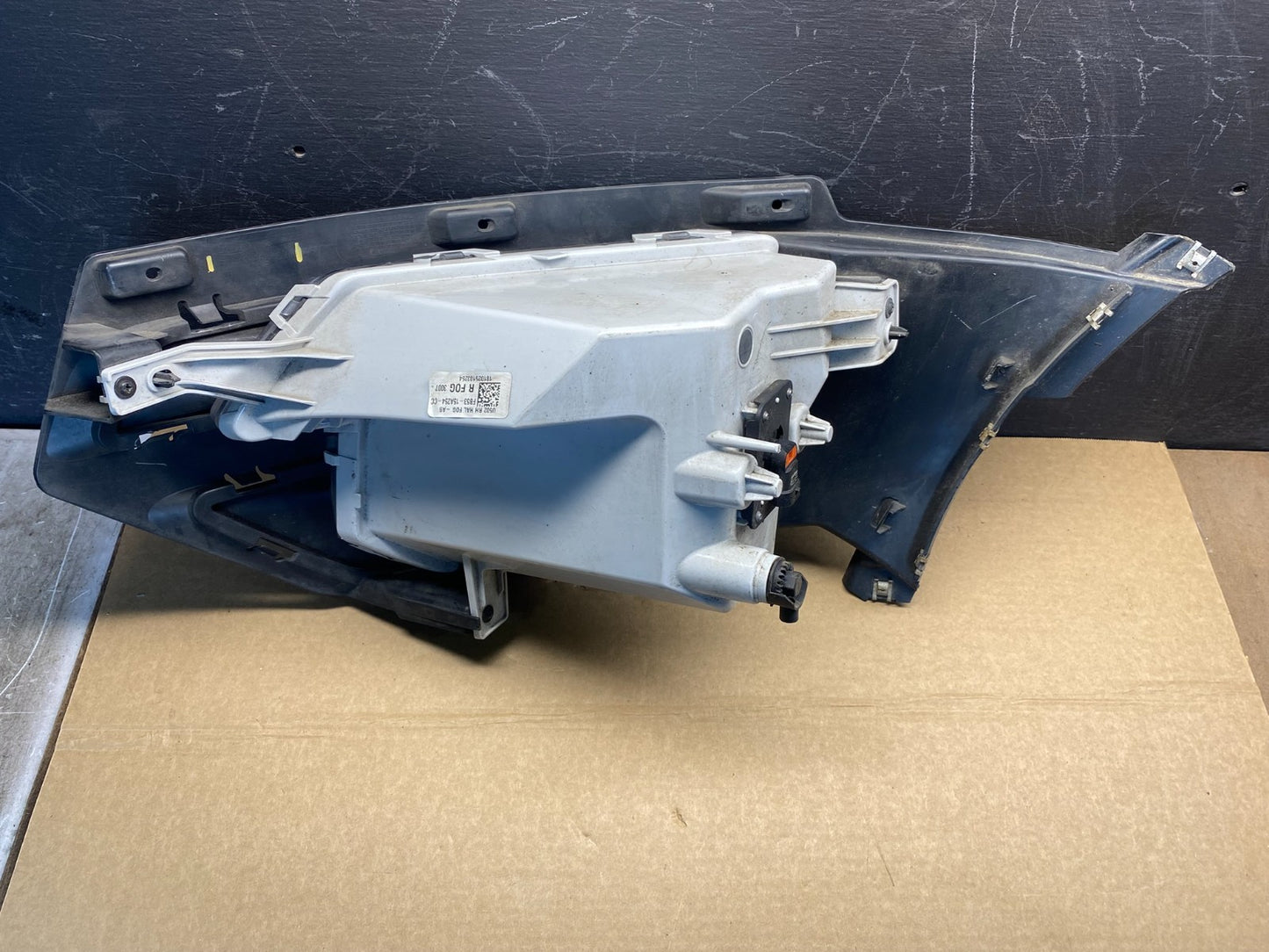 2016 - 2018 Ford Explorer Right Passsenger Fog Light Trim Bezel af6841 DG3