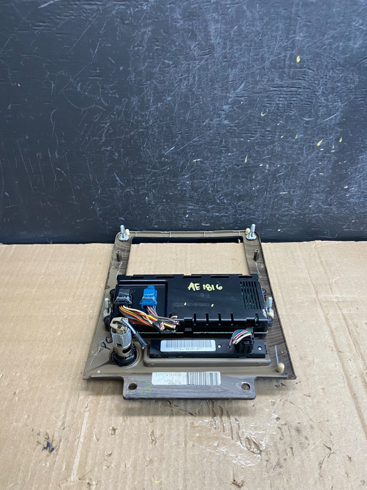 2005 to 2007 Ford Freestyle Montego Climate Control Radio Bezel Trim ae1816 DG4