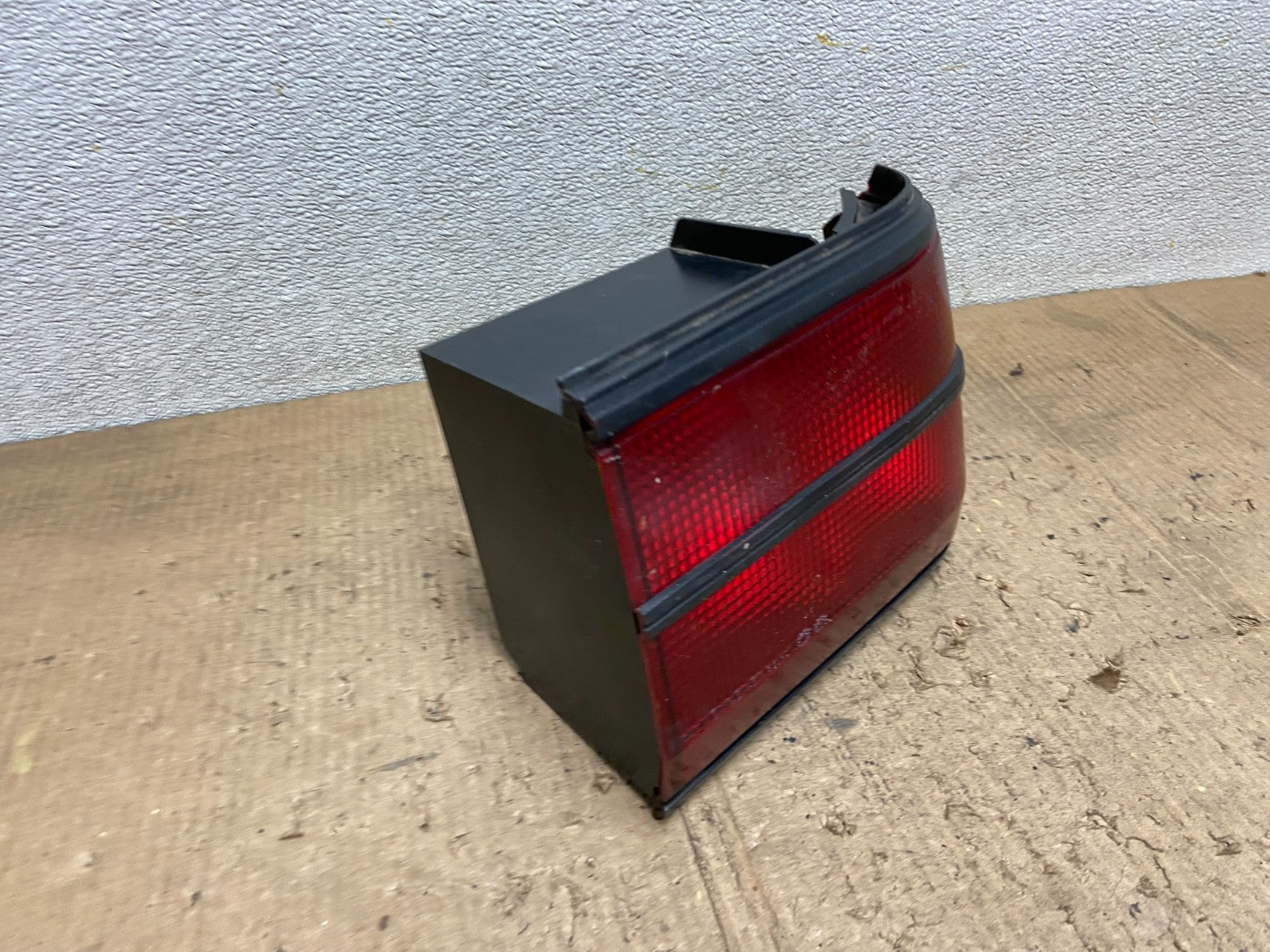 1988 to 1992 Eagle Premier Right Passenger RH Tail Light AA8572 DG2