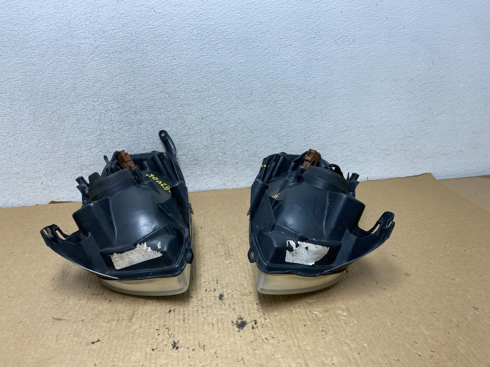 2001 2002 2003 2004 Mazda Tribute Left+Right Side Set Headlights AG2406 DW13