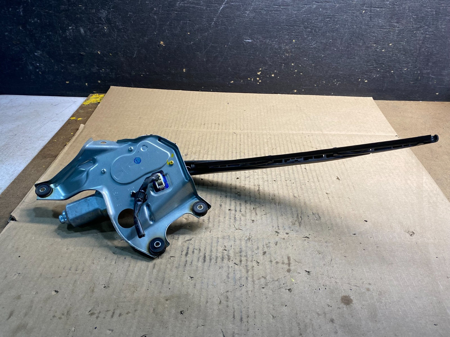 2010 to 2014 Subaru Legacy Outback Rear Wiper Motor Z47405