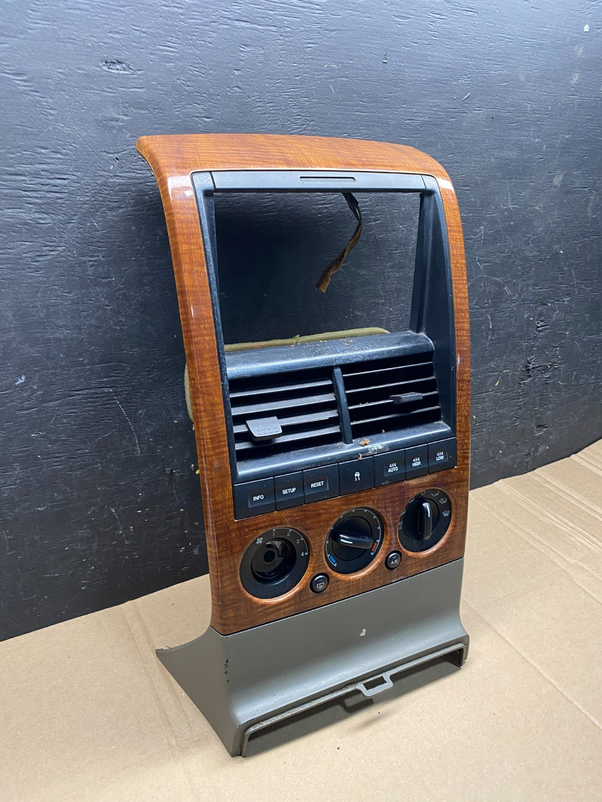 2006 - 2010 Ford Explorer Radio Heater Climate A/C Control Bezel  Trim R8705 DG2