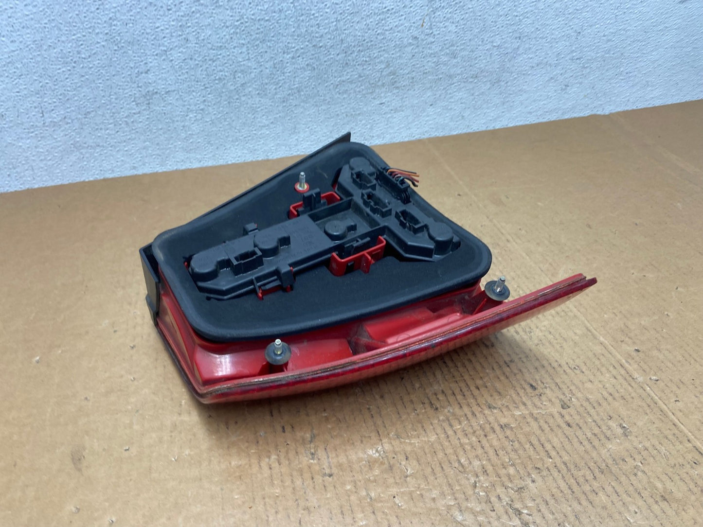 1999 to 2003 Volkswagen Jetta Sedan Right Passenger Tail Light AE0360 LK5