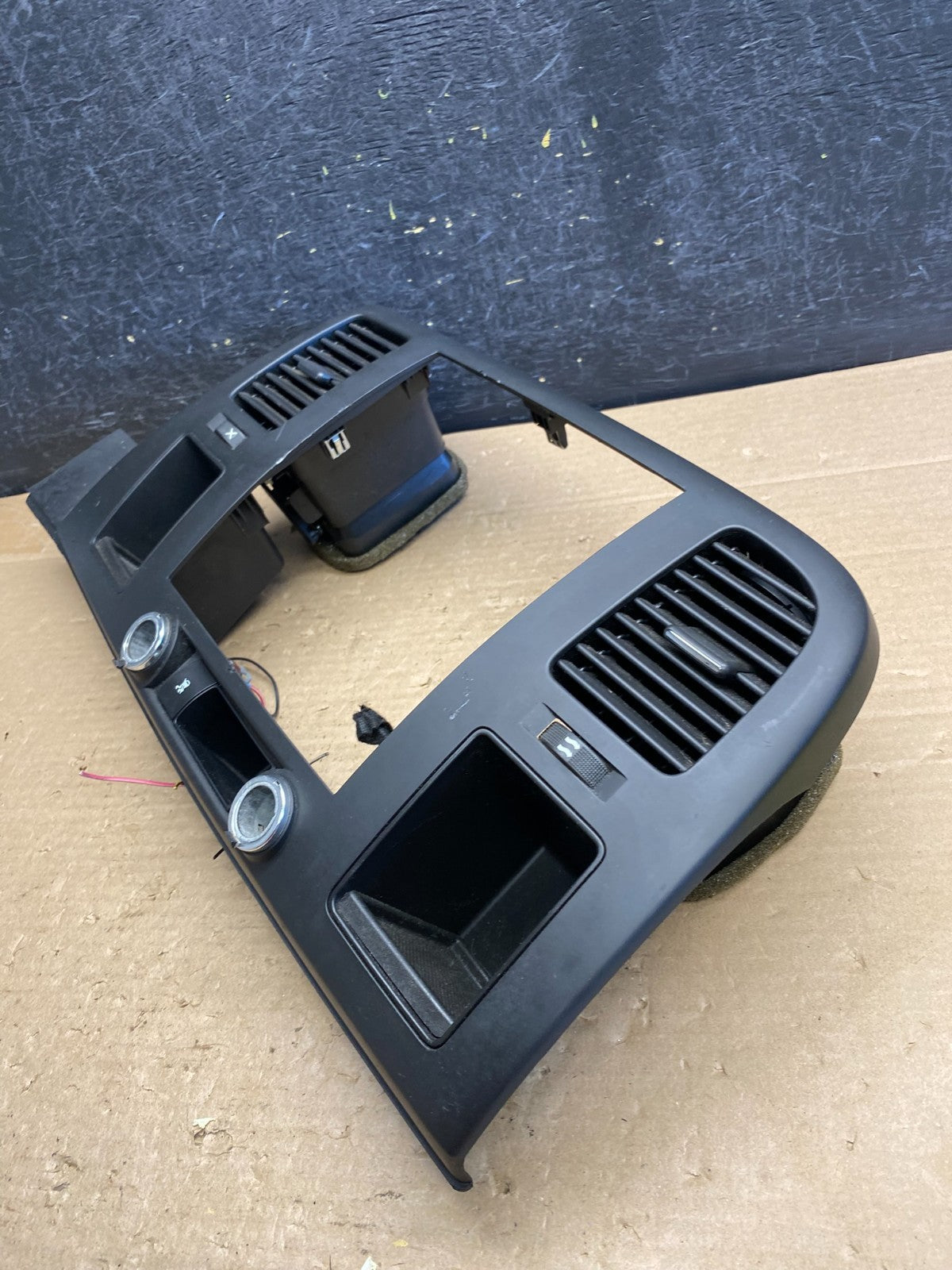 2007 to 2014 Silverado Sierra Center Console Radio Bezel Air Vents AG8380 DG4