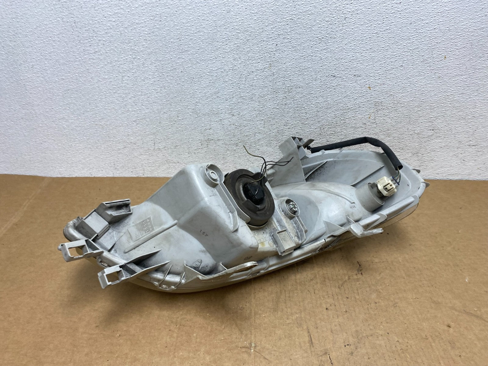 2000 2001 2002 Toyota Echo Left Driver LH Side Headlight AD6101 DW4